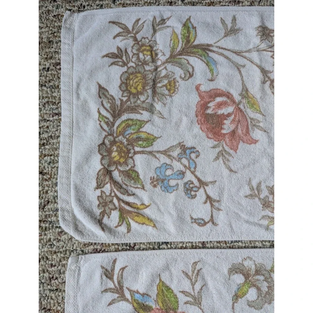 2 Vintage Floral Hand towels Springmaid Made USA Flowers Vines Leaves White